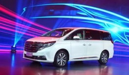 新款传奇商务汽车gm8内饰（传奇gm8商务车7座图片及报价）