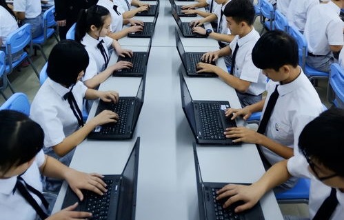 电子商务专业大专生