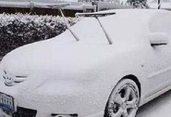 汽车前风挡雪挡罩商务车（前挡风的雪怎么清理）